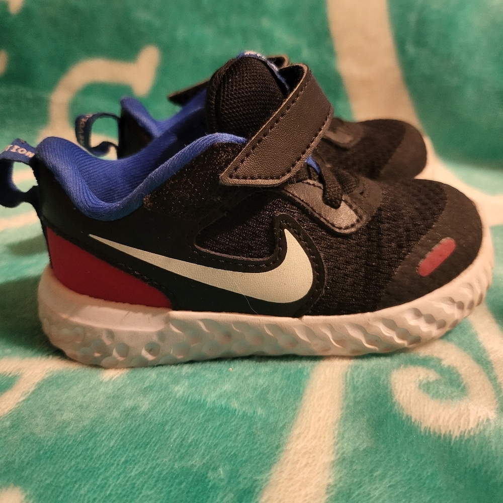 Toddler size 6 nike shoes